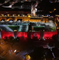 Kayseri Kalesi'nde LED Aydınlatma ile Tarihi Güzellikler Yeniden Canlanıyor