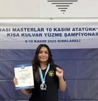 Kayserili Sudenas,   Kısa Kulvar Yüzme Şampiyonası'nda 3 rekor kırdı