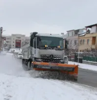 Melikgazi'de karla mücadele son hızla devam ediyor