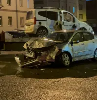 Otomobil ile hafif ticari araç çarpıştı: 4 yaralı