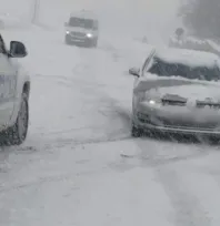 Polis ekipleri mahsur kalan 5 vatandaşı kurtardı
