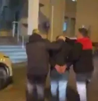 Polise çarpıp kaçan alkollü ve ehliyetsiz sürücü tutuklandı