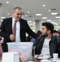 Rektör Prof. Dr. Altun, Öğrenciler ile Yemek Yedi