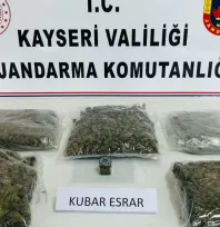 Sehpa içerisine zulalanmış 5 kiloya yakın kubar esrar ele geçirildi
