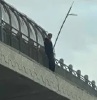 Sümer köprüsünde intihar girişiminde bulunan vatandaş ikna edildi