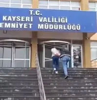 Uyuşturucu madde ticareti yapmak suçundan aranan 2 firari yakalandı