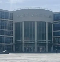 Uyuşturucu ticaretiyle yargılanan ikisi kardeş 3 kişinin yargılanmasına devam edildi