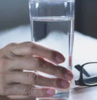 Uzmanlar güne 1 bardak su ile başlamanın sıvı dengesini yenilediğini vurguluyor