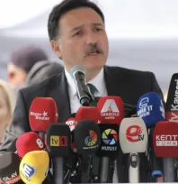 Vali Çiçek: 'Soğuğa ve yağmura rağmen Cumhuriyet'in 102'nci yılı coşkuyla kutladı'