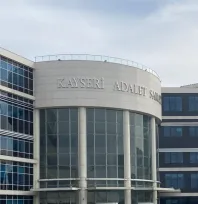 Yabancı uyruklu şahsa yağma ve kasten yaralama suçundan 6 yıl 32 gün hapis