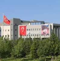 YÖK 2025 Yılı Üniversite İzleme ve Değerlendirme Raporu Açıklandı: ERÜ 2 göstergede Birinci