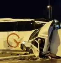 Yolcu otobüsüyle kamyonetin karıştığı kazada 5 kişi yaralandı