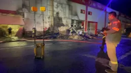 Mobilya fabrikasında çıkan yangın büyümeden söndürüldü