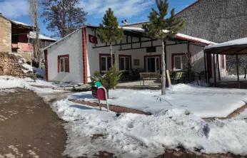 Akkışla Taziye Evi ve Halı Sahası'nı Büyükşehir Onardı