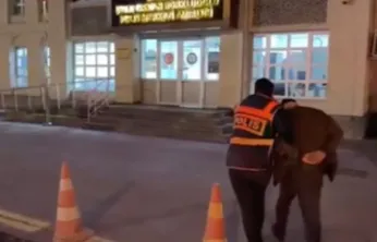 Aracın tekerlerini kesen şüpheli kamera incelemeleri ile yakalandı