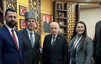 Bahçeli'ye Çerkes Kılıcı Şaşka Takdim Edildi: Oğuz Berk'ten 'Terörsüz Türkiye' Vurgusu
