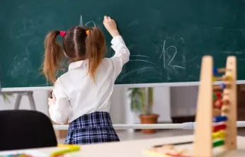 Bakanlık ilkokula başlama yaşının 69 aydan 72 aya çıkarılması konusunda harekete geçti