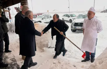Başkan Büyükkılıç'tan milyonları ağırlayan Erciyes Kayak Merkezi esnafına ziyaret