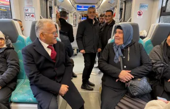 Başkan Büyükkılıç,  Tramvay Yolcularıyla Sohbet Etti