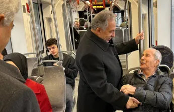 Başkan Yalçın Meclis Toplantısına Tramvayla Gitti