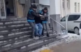 Bıçakla kasten öldürme olayının şüphelisi suç aleti ile yakalandı