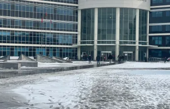 Bir kişinin av tüfeği ile yaralandığı komşu kavgasının sanığını hakim karşısına çıktı