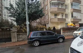 Boşanma aşamasındaki eşini görmeye giden şahıs, görevlinin eşini öldürdü