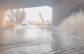 Buğdaylı Mahallesi'nde alt geçit sular altında kaldı