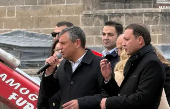 CHP Genel Başkanı Özel, 'Onlar afişleri toplar biz meydanı toplarız'