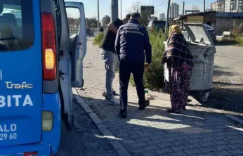 Çöp kenarında duygu sömürüsüne karşı uyarı