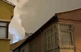 Danışment'teki Çatı Yangını 2 Saatte Kontrol Altına Alındı