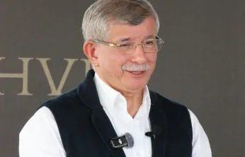 Davutoğlu: 'Devlet darda olursa elimi taşın altına koyarım'