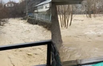 Develi'de Sağanak Yağış Hayatı Felç Etti: Evler ve Ahırlar Su Altında Kaldı