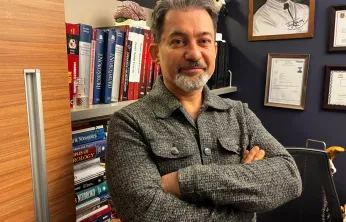 Doç. Dr. Sönmez:'Mezar taşı okumak ve ekran kaydırmak hafızayı zayıflatıyor'