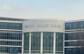 Eski komşusunu silahla yaralayan kadının yargılanmasına başlandı