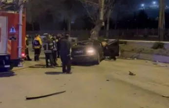 Feci kazada araç 200 metre savruldu: Bir Genç Hayatını Kaybetti