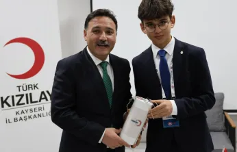 GÖKTİM Akademi öğrencilerinden Vali Çiçek'e zaman kapsülü hediyesi