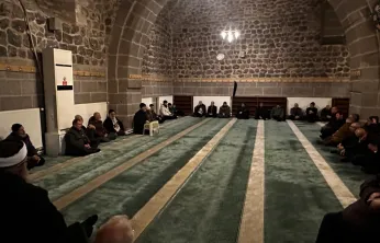 İlim Hikmet Vakfı Sabah Namazı Buluşmaları 776 Yıllık Camide Devam Ediyor