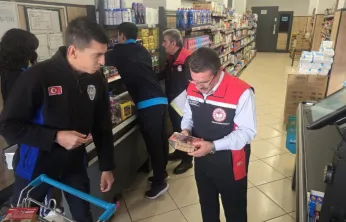 İncesu'daki zincir marketlerde denetim: Günü geçmiş gıdalar toplatıldı