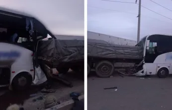 İşçi servisinin TIR'a çarpması sonucu 6 yaralı