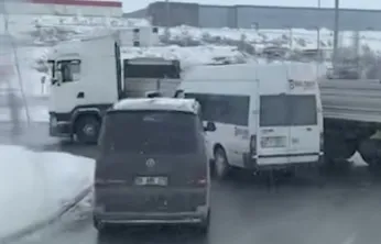 İşçi servisiyle TIR'ın karıştığı kazada 11 kişi yaralandı