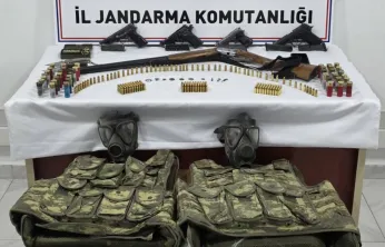 Jandarmadan cephanelik gibi eve baskın