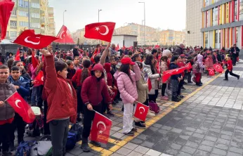 Kaymakam Ermiş, 'Çocuklarımız bugün ellerinde bayraklarla eğitim öğretime başladılar'