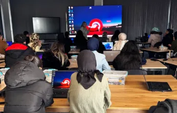 Kayseri'de Bilişim Akademisi'nde Fen Bilgisi Öğretmen Adaylarına Robotik Kodlama Eğitimi