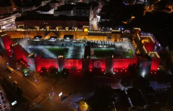 Kayseri Kalesi'nde LED Aydınlatma ile Tarihi Güzellikler Yeniden Canlanıyor