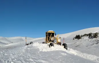 Kırsalda kapalı yol kalmadı: Büyükşehir 266 mahalle yolunu ulaşıma açtı