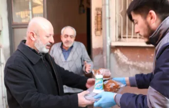 Kocasinan'da Gönül Kazan Projesi ile Sıcak Yemek Hizmeti