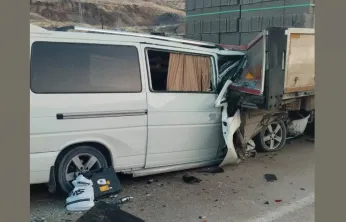 Malatya Yolunda tıra arkadan çarpan araçta 3 kişi öldü