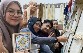 Malezya'lı turistler Bünyan Halısı dokudu
