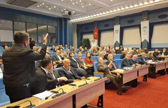 Meclis toplantısında 'Pankart Krizi'